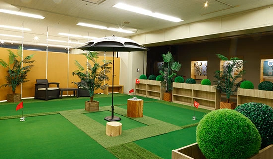 Golf lounge